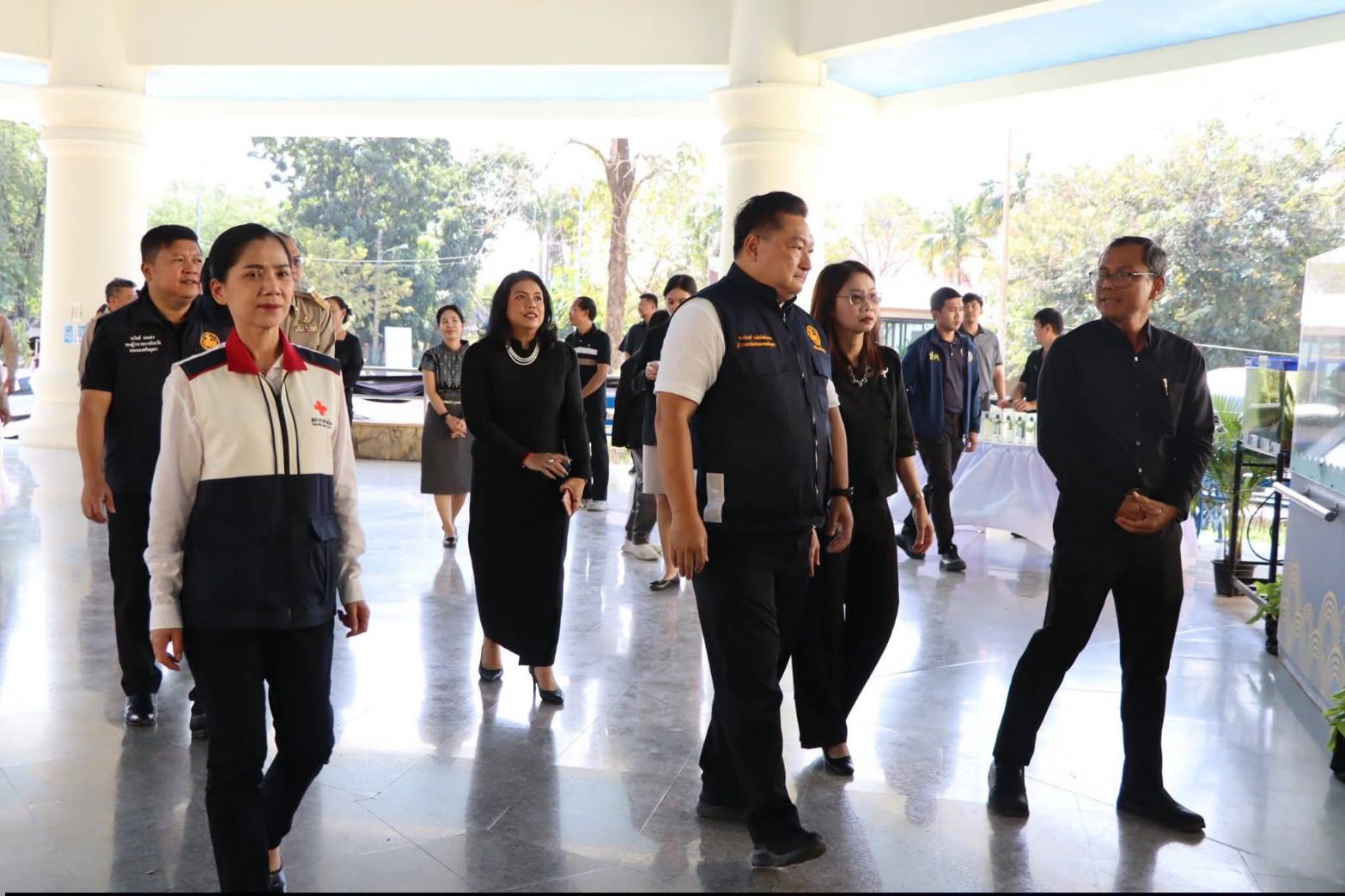 title - นางสาวสิริมา แจ้งกระจ่าง ผู้อำนวยการศูนย์ส่งเสริมและพัฒนาอาชีพเสริมนอกภาคการเกษตร ให้การต้อนรับ นายชวนินทร์ วงศ์สถิตจิรกาล ผู้ว่าราชการจังหวัดพระนครศรีอยุธยา และหัวหน้าส่วนราชการ เข้าเยี่ยมชม แผนกฝึกอบรม ศพส. ณ ศูนย์ส่งเสริมและพัฒนาอาชีพเสริมนอกภาคการเกษตร (ศูนย์ศิลปาชีพ บางไทรฯ (เดิม))